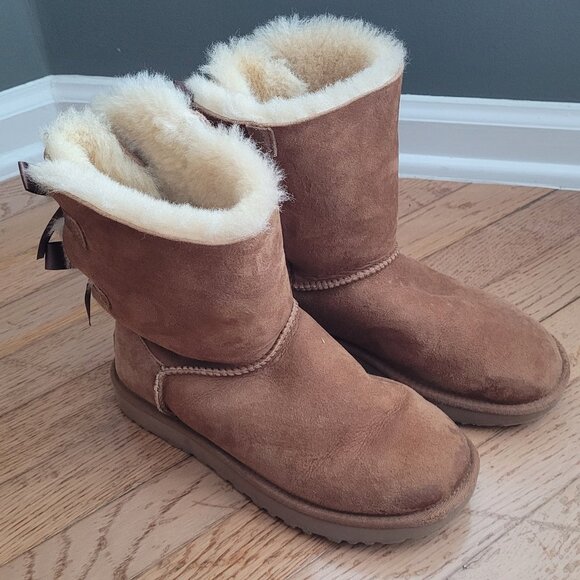 UGG Women's Bailey Bow Boot in Chestnut Brown US Size 7 - Picture 1 of 8